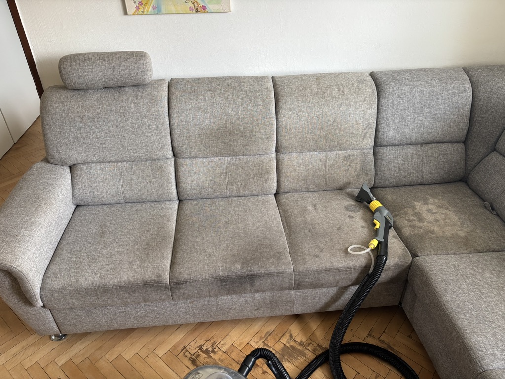 Hloubkové čištění sedačky u zákazníka